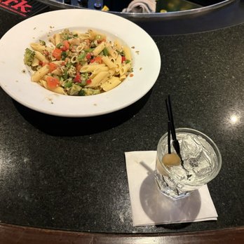 Cooper's Corner - Martini And Veggie Garlic Olive Oil Pasta Broccoli - American Near Me - Winfield, Illinois