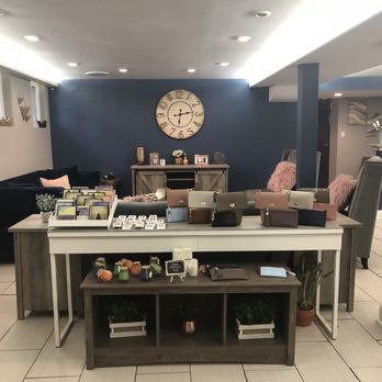 The Sinless Tan - Interior - Spray Tanning Near Me - Chicago, Illinois The Sinless Tan - Interior - Spray Tanning Near Me - Chicago, Illinois