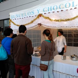Viapol Center - Nuevo puesto navideño de buñuelos y chocolate