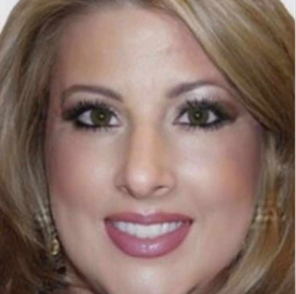 CASSIE DAVIS BERKSHIRE HATHAWAY HOMESERVICES 150 N Nolen Dr