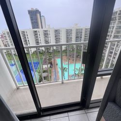 Royale Beach & Tennis Club - The studio balcony that door is screwed shut and you can not go out on :(