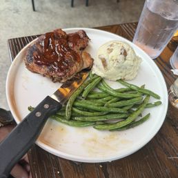Pork with mashed potatoes and green beans