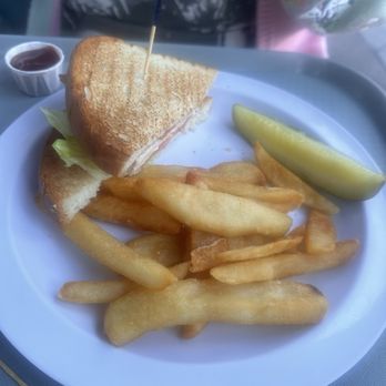Flo's V8 Cafe - Ramone's Low and Slow Club - Cafes Near Me - Anaheim, California