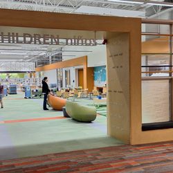 McAllen Public Library - The children's area (!ninos en Espanol!) is vast.  It is in a clearly defined area with this entryway.