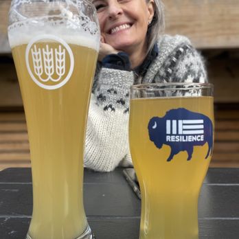 Schilling Beer - Bestie and beer - Pizza Near Me - Littleton, New Hampshire
