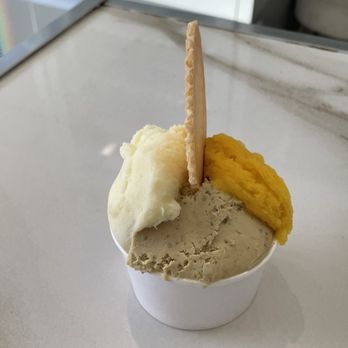 Marave Gelateria & Cioccolateria - Cono medio (4,50€); mango e frutto della passione, pistacchio di Bronte DOP and ananas e coco - Chocolatiers & Shops Near Me Marave Gelateria & Cioccolateria - Cono medio (4,50€); mango e frutto della passione, pistacchio di Bronte DOP and ananas e coco - Chocolatiers & Shops Near Me