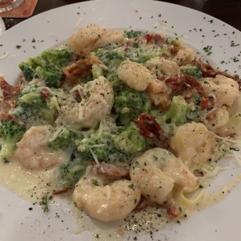 Lucciano's Cafe - Fettuccine con Gamberi - Italian Near Me - Londonderry, New Hampshire
