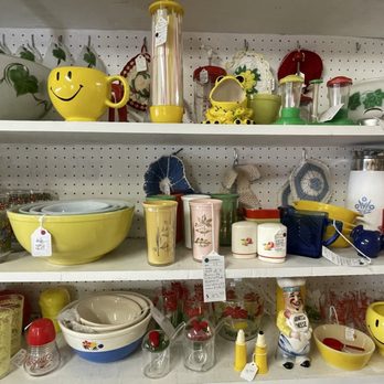 Volo Antique Malls - Antiques Near Me - Volo, Illinois