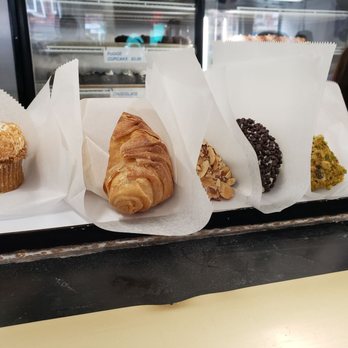 Mike's Pastry - Bakeries Near Me - Boston, Massachusetts