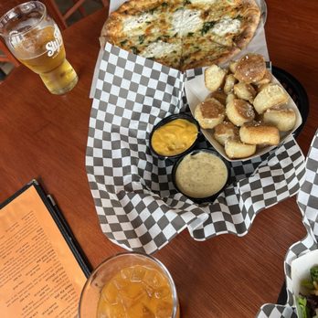Sly Fox Taphouse at The Point - Margerita pizza - Pizza Near Me - Pittsburgh, Pennsylvania