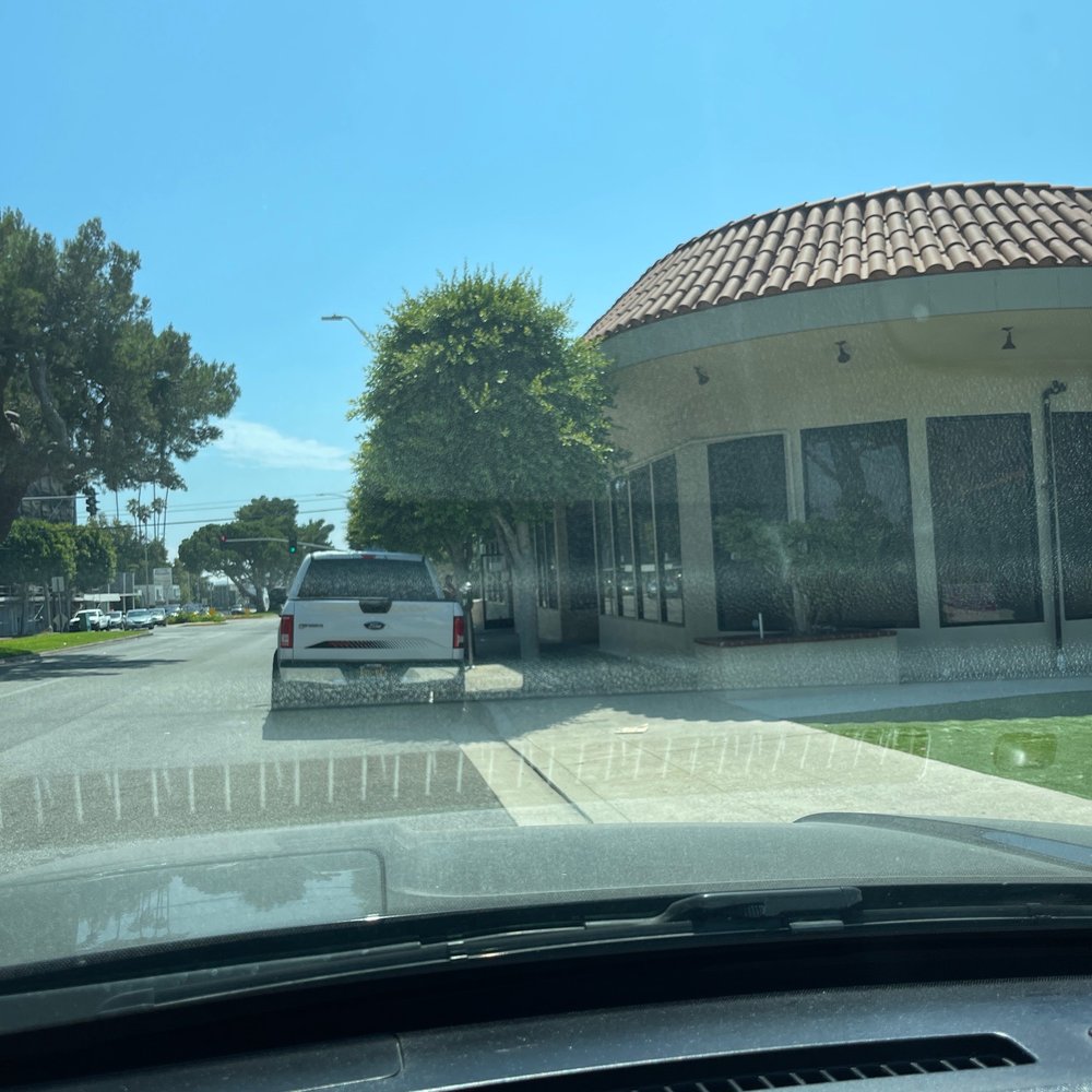 Veronica's Kitchen - People in front and back of build were sat to eat - African Near Me - Inglewood, California Veronica's Kitchen - People in front and back of build were sat to eat - African Near Me - Inglewood, California