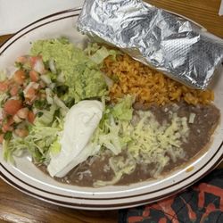 Luis's Mexican Bar & Grill - Side dish that accompanies chicken fajitas