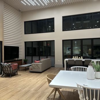 Avalon Public Market - Community room main building - Apartments Near Me - Emeryville, California Avalon Public Market - Community room main building - Apartments Near Me - Emeryville, California