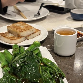 MingHin Cuisine - Pan-Fried Turnip Cake and Chinese Broccoli with Garlic - Dim Sum Near Me - Chicago, Illinois MingHin Cuisine - Pan-Fried Turnip Cake and Chinese Broccoli with Garlic - Dim Sum Near Me - Chicago, Illinois