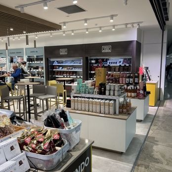 Aeropuerto de Valencia - Airports Near Me - Manises, V