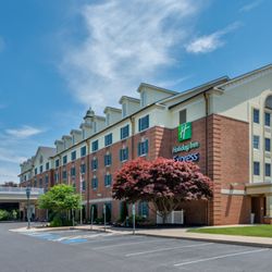 Holiday Inn Express State College - Exterior