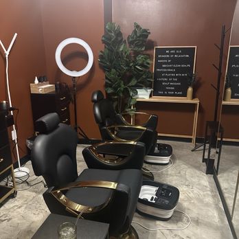Glo Head Spa - Analysis room - Day Spas Near Me - Tulsa, Oklahoma Glo Head Spa - Analysis room - Day Spas Near Me - Tulsa, Oklahoma