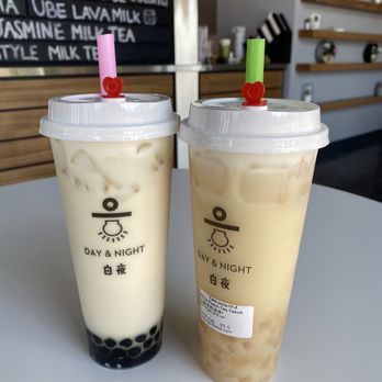 Day & Night Boba Tea House - Peach Jasmine Milk Tea with boba and White Peach Yakult with aloe - Bubble Tea Near Me - Eugene, Oregon