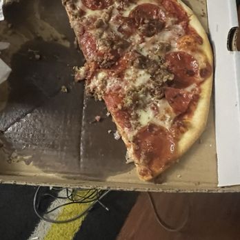 Dora's Pizza - The meat lovers - ugh. - Italian Near Me - Haines City, Florida