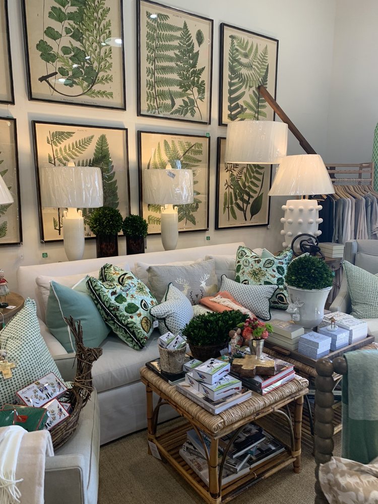 THE BEE AND THE BOXWOOD Updated October 2024 960 Main St, Blowing Rock, North Carolina