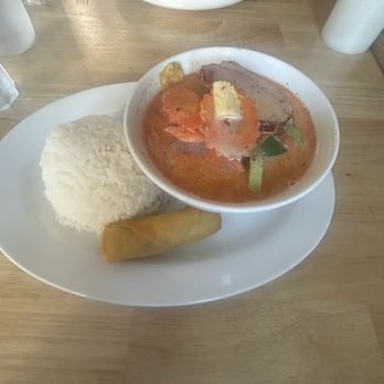 Delish Thai Kitchen - Duck Curry with a side of rice and eggroll - Thai Near Me - North Hollywood, California