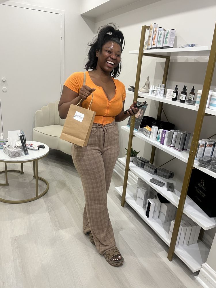 LUXOURA BEAUTY BAR Updated July 2024 19 Photos 10330 Yonge street