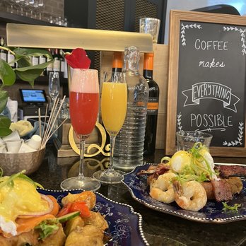 Queens Breakfast Cocktails - Mimosas and breakfast - Cocktail Bars Near Me - Calgary, Alberta