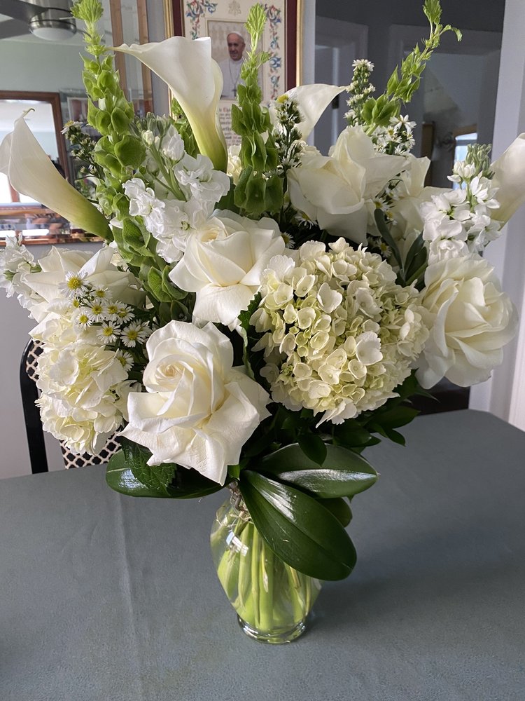 HICKSVILLE FLOWERS Image