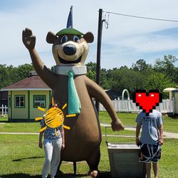 Yogi Bear's Jellystone Park - Even Yogi looks like he's hit the crack pipe a little too hard
