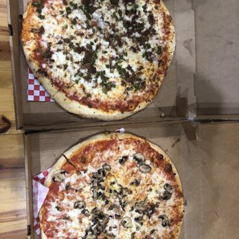 Luca's Pizzeria - Mushroom Pizza, Sausage Peppers and Onion Pizza - Pizza Near Me - Murfreesboro, Tennessee Luca's Pizzeria - Mushroom Pizza, Sausage Peppers and Onion Pizza - Pizza Near Me - Murfreesboro, Tennessee