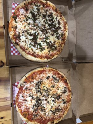 Luca's Pizzeria by null