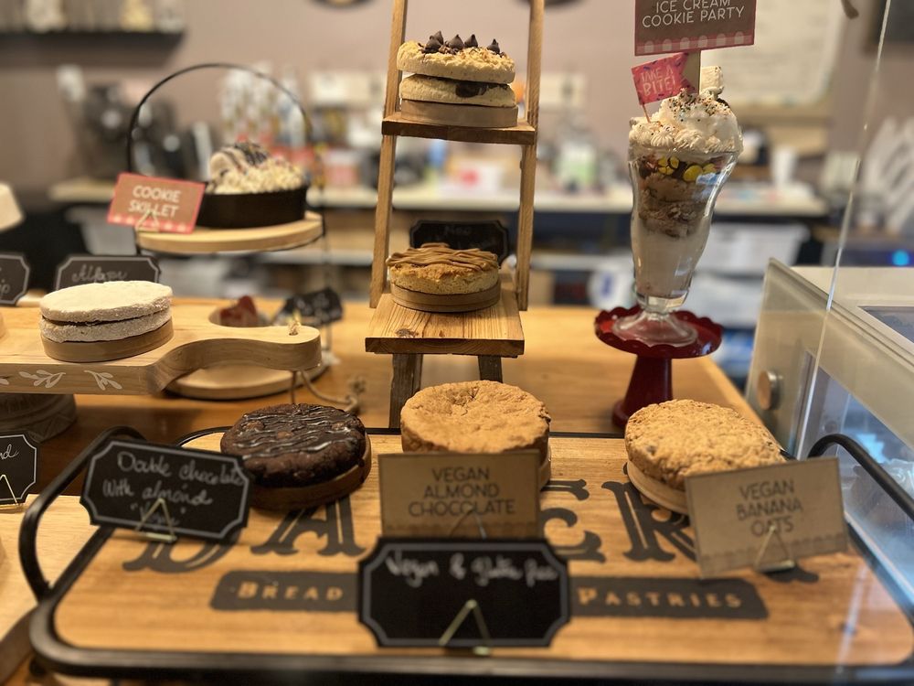 Social spots from MO&MA Cookies and Pies