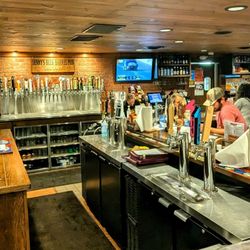 Denny's Beer Barrel Pub - Bar