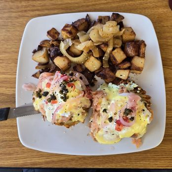 Berry Fresh Cafe - Salmon Benedict with potatoes - Breakfast & Brunch Near Me - Stuart, Florida