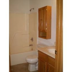 Arbors At East Lake Landing - Bathroom