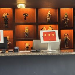 Decor and check in