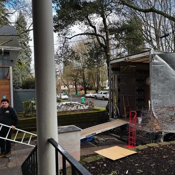 Bridgetown Moving & Storage - The final push - these professionals make it look fun and easy up to the final pieces. - Movers Near Me - Portland, Oregon