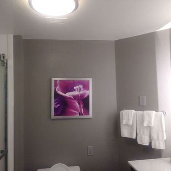La Quinta by Wyndham Orem University Parkway - Gorgeous bathroom with heavy glass barn style doors and white granite counters. Soft, plush towels too. - Hotels Near Me - Orem, Utah La Quinta by Wyndham Orem University Parkway - Gorgeous bathroom with heavy glass barn style doors and white granite counters. Soft, plush towels too. - Hotels Near Me - Orem, Utah