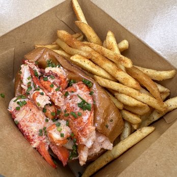 Costa Mesa Kitchens - Lobster Roll (6 oz) - Food Delivery Services Near Me - Costa Mesa, California