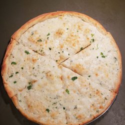Zita Pizzeria - Alfredo with cheese pizza.