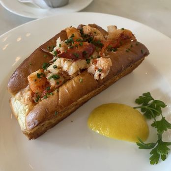 The Dining Room at RH Indianapolis - Lobster roll - New American Near Me - Indianapolis, Indiana The Dining Room at RH Indianapolis - Lobster roll - New American Near Me - Indianapolis, Indiana