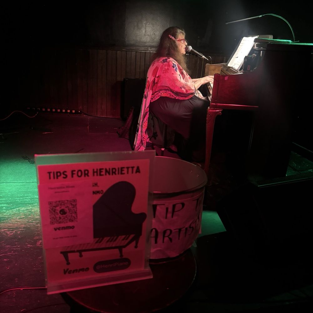 Holy Diver - Henrietta rocks! - Bars Near Me - New Orleans, Louisiana