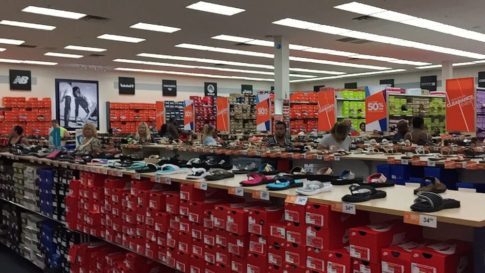 RACK ROOM SHOES Updated October 2024 13 Photos 3100 SW College Rd