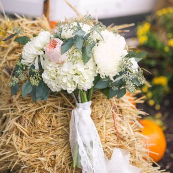 Lyndsey Loring Design - Florists Near Me - Dover, New Hampshire