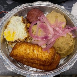 El Bohio Cafe & Restaurant - Los Tres Golpes - Eggs, salami, and fried cheese with mashed green plantains