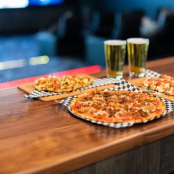 Dale's Sportsbook - Bar & Grill