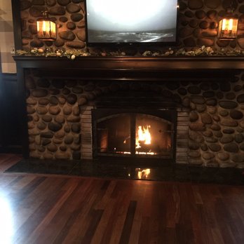 Disch's Route 53 Tavern - Live feed of the ocean - American Near Me - Pembroke, Massachusetts