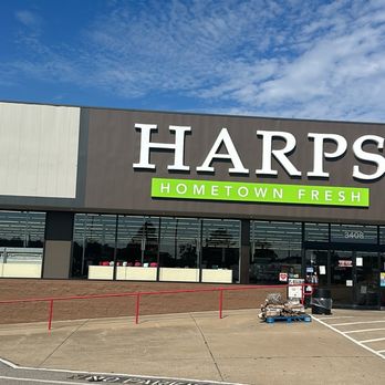 Harp’s Food Stores - Harp's Grocery Entrance - Grocery Near Me - Fort Smith, Arkansas