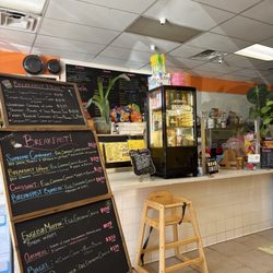 Bionicos and Juices Rios - Great ambiance, lots of option on the menu !