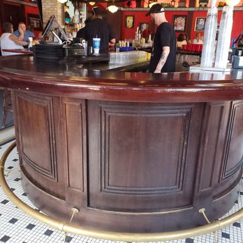 Roscoe's Tavern - Bar - Gay Bars Near Me - Chicago, Illinois